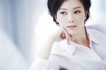 一个女人刚刚才<em>40岁</em>额头是就开起<em>长</em>白<em>头发</em>了