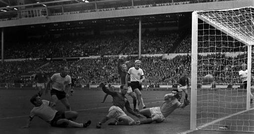 老照片-1966世界杯决赛进球 西德队最后时刻扳