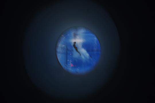 图文-“水立方”之眼 一位跳水运动员在训练中