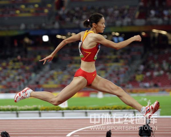 图文-[奥运]田径女子三级跳 中国选手的精彩一跳