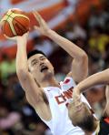 图文-[奥运]中国男篮VS德国 巨人姚明起身跳投