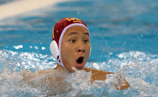 图文-男子水球克罗地亚胜中国 葛伟青在比赛中