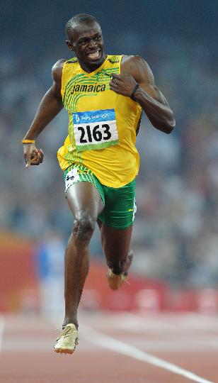 图文-田径男子200米决赛 地球上谁跑的比他更快