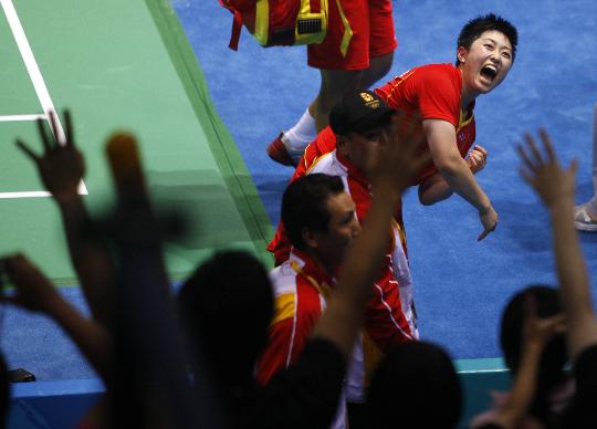 图文-于洋杜婧羽毛球女双夺金 于洋在庆祝胜利