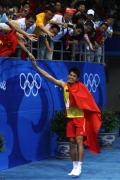 图文-奥运会羽毛球男单决赛 林丹不忘感谢观众