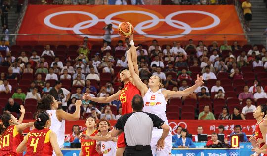 图文-[奥运会]中国女篮67-64西班牙 陈楠先下一城