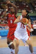 图文-奥运女篮预赛中国不敌美国