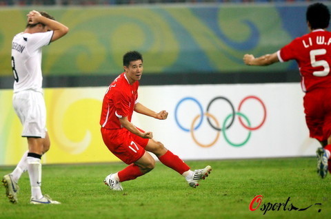图文-中国国奥1-1新西兰国奥 董方卓攻入扳平一球