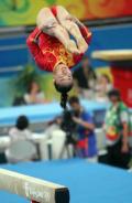 图文-中国女子体操队赛台训练 李珊珊平衡木训练