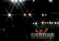 图文-中国女子体操队赛场训练 赛场灯光灿烂