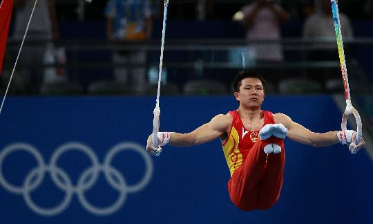 图文-体操男团决赛中国冲冠 陈一冰吊环表现完美