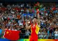 图文-奥运会男子体操双杠决赛 李小鹏向观众致意
