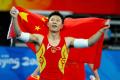 图文-奥运会男子体操双杠决赛 国旗照耀李小鹏