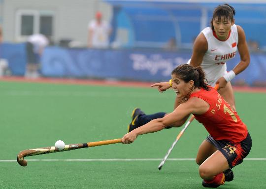 图文-中国女曲3-0胜西班牙 西球员拼命阻挡进攻