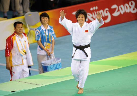 图文-冼东妹夺得女子52公斤级金牌 将胜利送给女儿