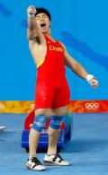 图文-男子举重85公斤级决赛 陆永夺冠豪情万丈