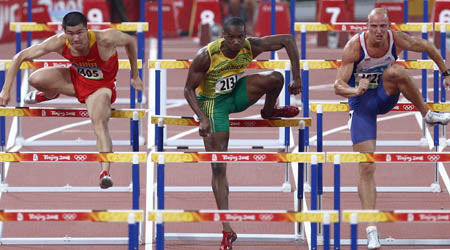 China's Shi Dongpeng sails into men's 110m hurdles semifinals