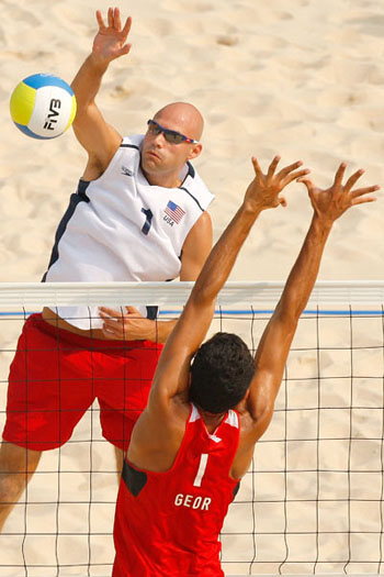 Men's beach volleyball: Second-seeded US pair cruises to final