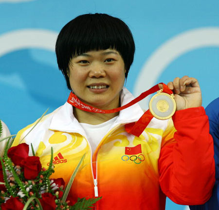 Photo: Liu Chunhong wins gold in women's 69kg weightlifting