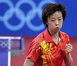 China derrota a Singapur para ganar oro en tenis de mesa femenino 