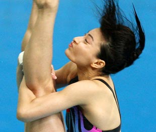 Gana china Guo Jingjing oro en clavado de trampolín de 3 metros femenino 