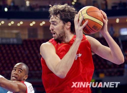  España se ceba con Angola (98-50)