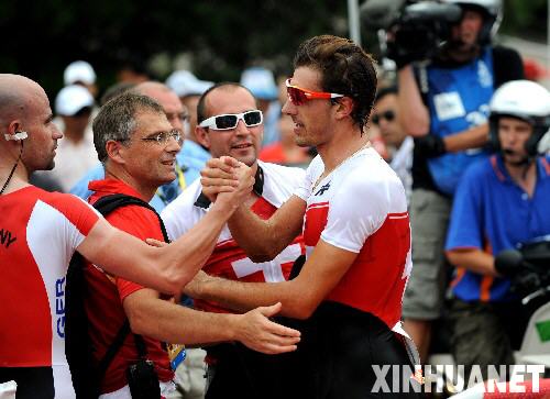 Ciclista suizo Cancellara se adueña del oro en contrarreloj individual masculina