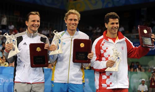Tennis de table: Trois joueurs vétérans reçoivent un prix spécial 