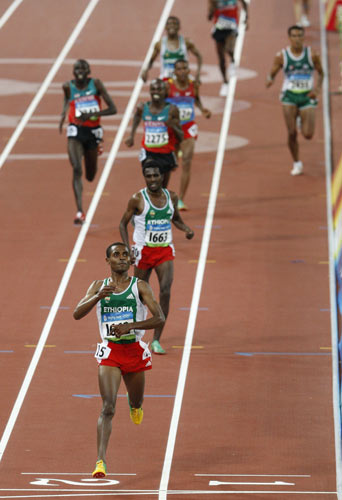 10 000 m messieurs : Le sourire de Békélé pour la photo-finish