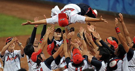 Softball Femmes: le Japon remporte la médaille d'or