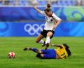 图文-[女足]德国队0-0巴西 劳德尔痛吃黑脚