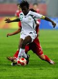 图文-[奥运会]女足朝鲜1-0尼日利亚 乔治贴身肉搏