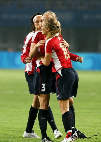 图文-[奥运会]挪威女足VS美国 挪威女足庆祝进球