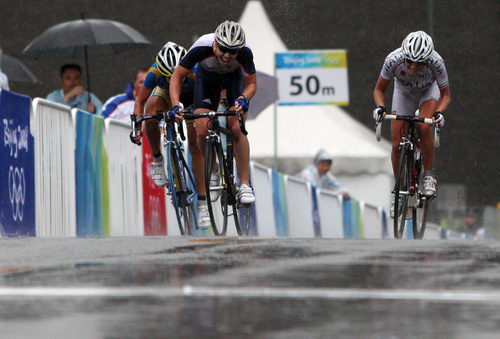 Britische Radrennerin holt im Regen Gold beim Straßenradrennen