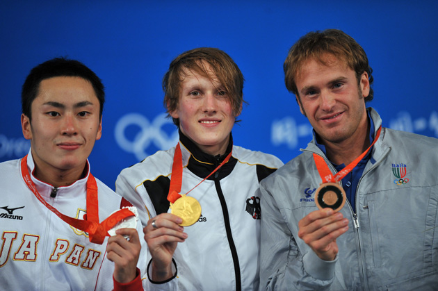 Der Deutsche Kleibrink bekommt Gold im Florett-Fechten