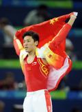 图文-奥运会蹦床项目精彩回顾 身披五星红旗