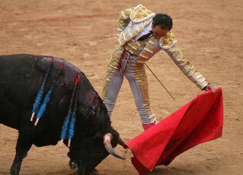 图文-西班牙风土人情图片 潘普洛纳的斗牛士_