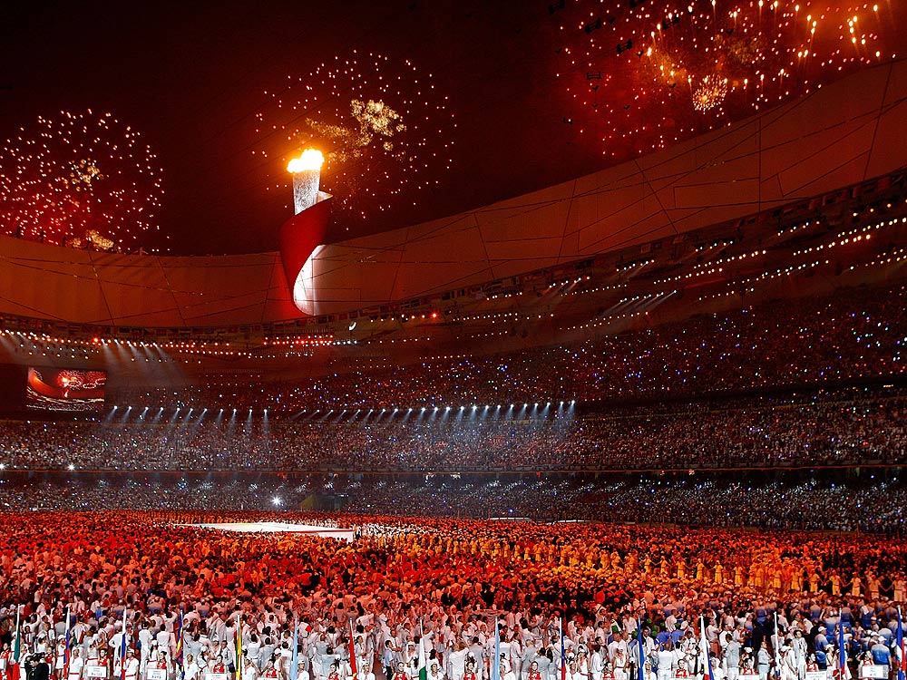 图文-2008北京奥运会开幕式 壮观的奥运火炬台