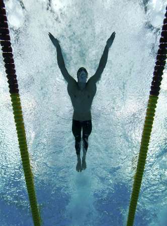 图文-菲尔普斯夺得200米蝶泳冠军 又向一金进发