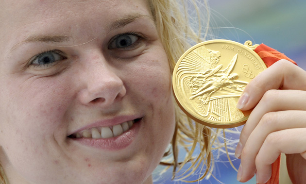 图文-[奥运]女子100米自由泳 史蒂芬与金牌相辉映