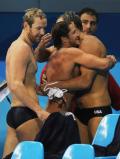 图文-奥运会22日男子水球赛况 庆祝成功晋级