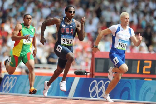 图文-奥运会男子200米预赛 飞人的跨越拼抢