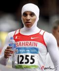 图文-奥运女子200米预赛巴林选手喝水