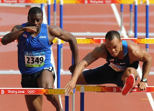 图文-奥运会男子十项全能 美国选手飞跃跨栏