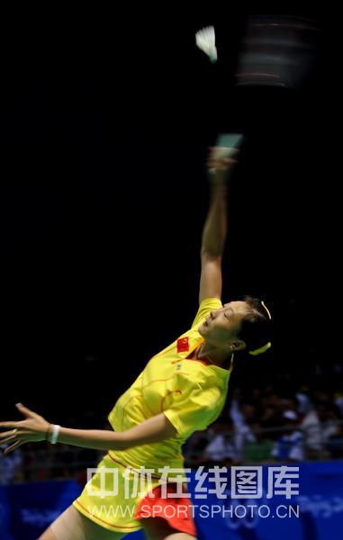 图文-奥运会羽毛球赛女单决赛 很好的控制了姿态