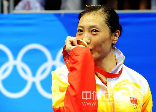 图文-奥运会羽毛球赛女单决赛 献上了深深的一吻