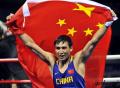 图文-拳击81公斤级中国收获金牌 五星红旗在飞舞