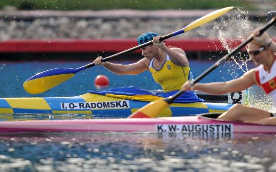 图文-女子单人皮艇500米预赛 乌选手获小组第二