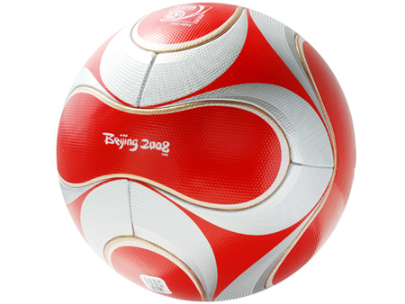 北京奥运足球赛事比赛用球亮相 长城之星闪耀