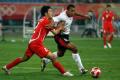图文-中国国奥0-2不敌比利时 谭望嵩阻止对手进攻